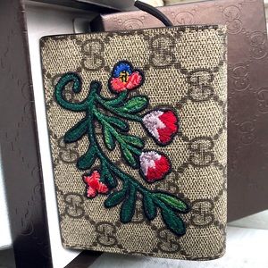 Gucci brown monogram credit card holder